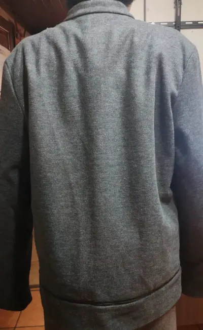 Chaqueta gris con etiqueta nueva - miniatura 3