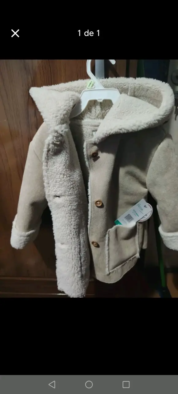 Abrigo beige con capucha para niña