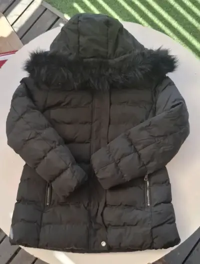 Parka negra con capucha de piel - miniatura 1