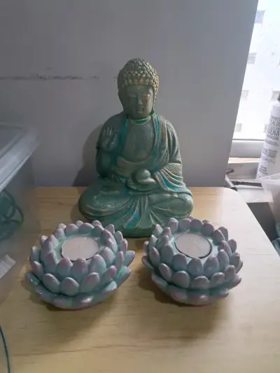 Estatua de Buda con portavelas - miniatura 1