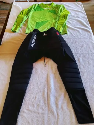 Shorts deportivos negros DRB y traje de arquero - miniatura 2