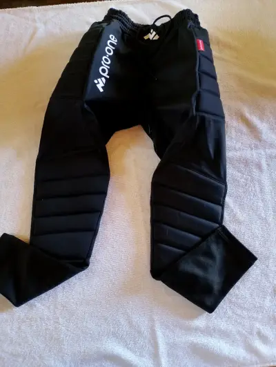 Shorts deportivos negros DRB y traje de arquero - miniatura 4
