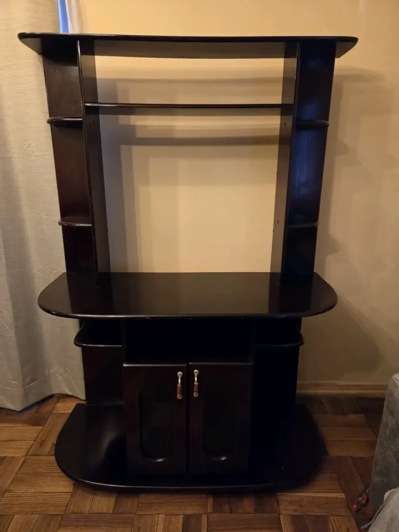 Mueble de TV burdeo con estantes - 2