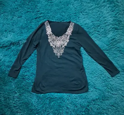 Polera manga larga con encaje - miniatura 1