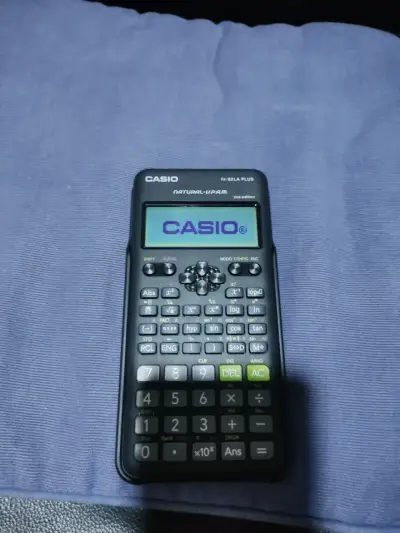 Calculadora científica Casio FX-82LA Plus - miniatura 1
