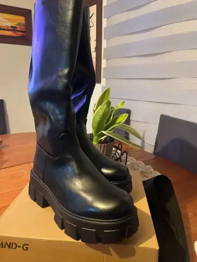 Botas negras con plataforma - miniatura 1