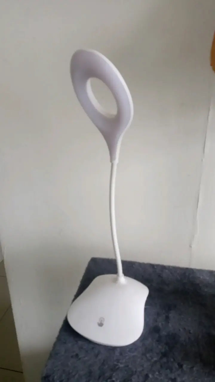 Lámpara de escritorio LED blanca