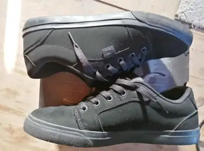 Zapatillas unisex negras DC - miniatura 3