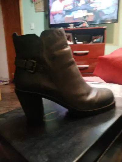 Botines de cuero negro con tacón - miniatura 1