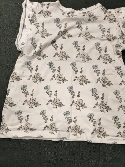 Polera de bebé con flores - miniatura 3
