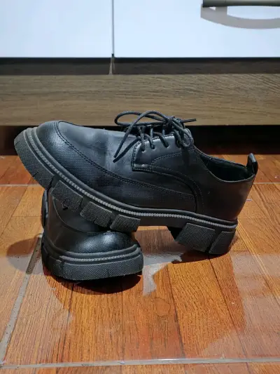 Zapatos negros - miniatura 2