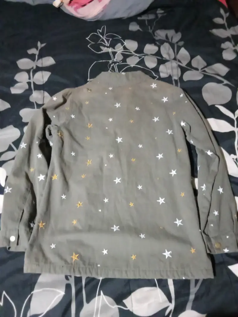 Chaqueta verde con estrellas marca umbrale - 2