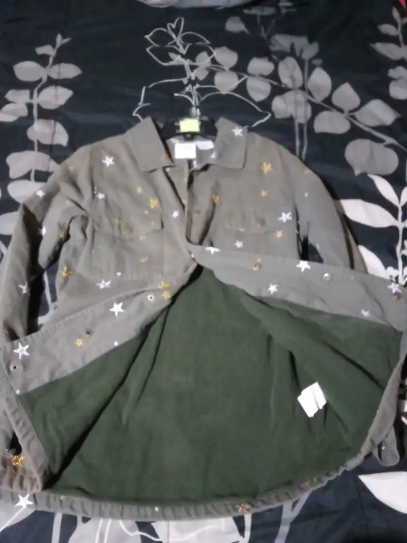 Chaqueta verde con estrellas marca umbrale - 3