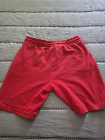 Shorts rojos GAP para hombre - miniatura 3