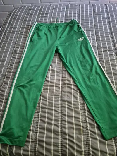 Pantalones deportivos verdes - miniatura 1