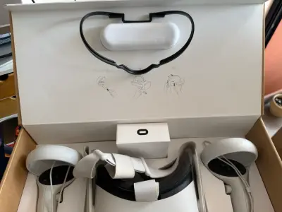 Gafas de realidad virtual en caja - miniatura 1