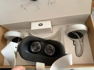 Gafas de realidad virtual en caja - miniatura 2