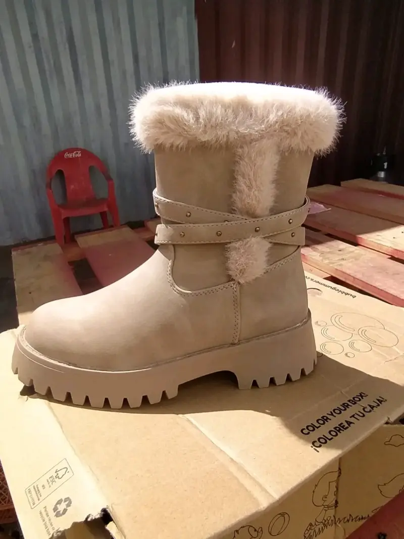 Botas beige y negras calentitas - 1