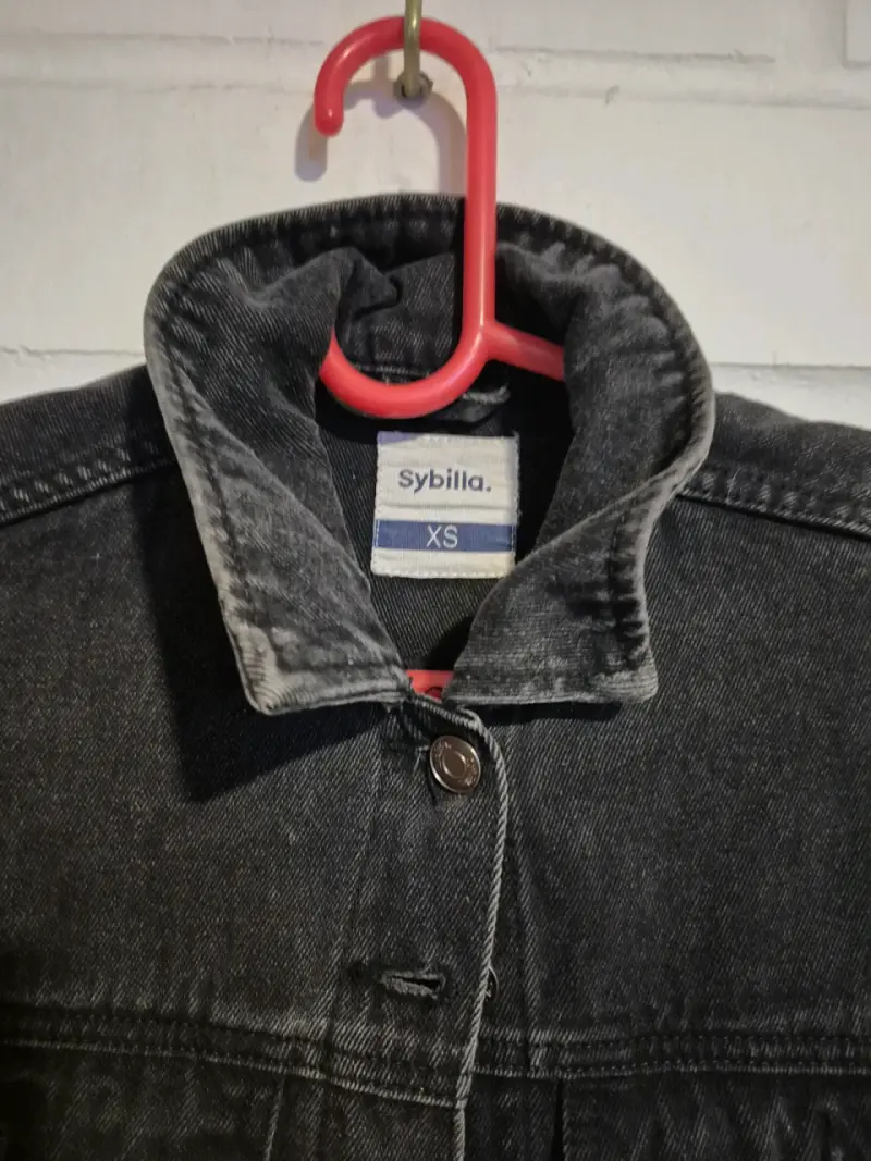 Chaqueta de mezclilla negra desgastada - 2