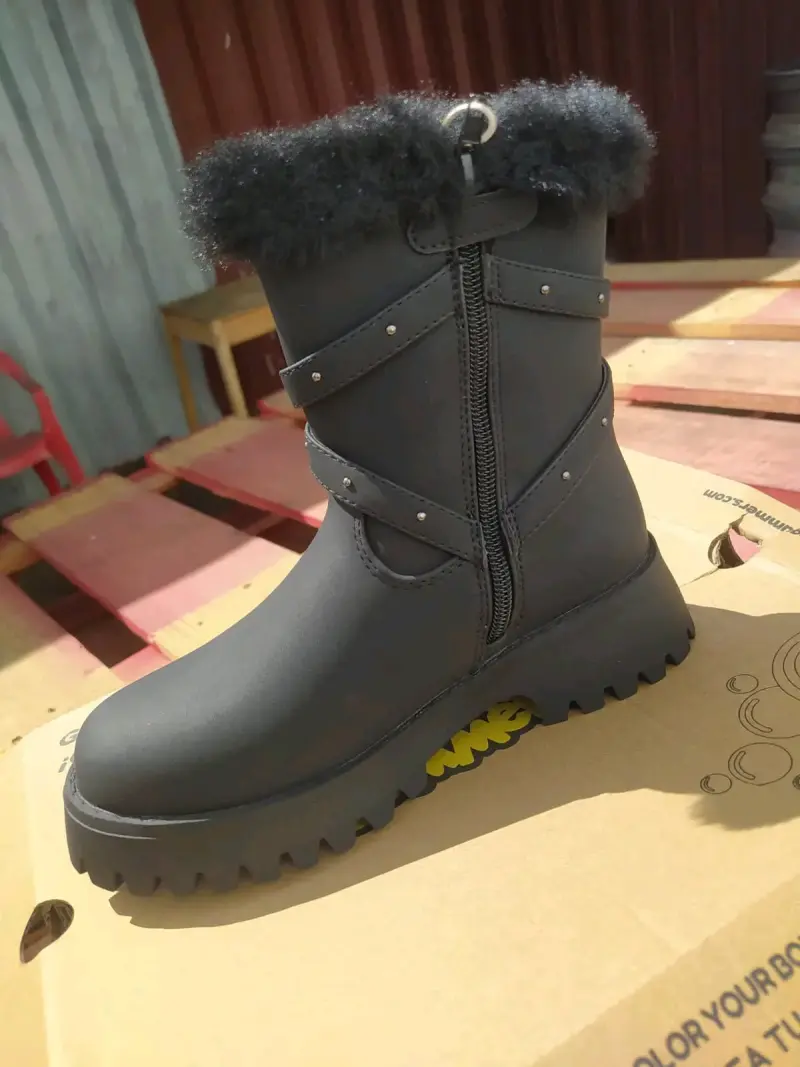 Botas beige y negras calentitas - 2