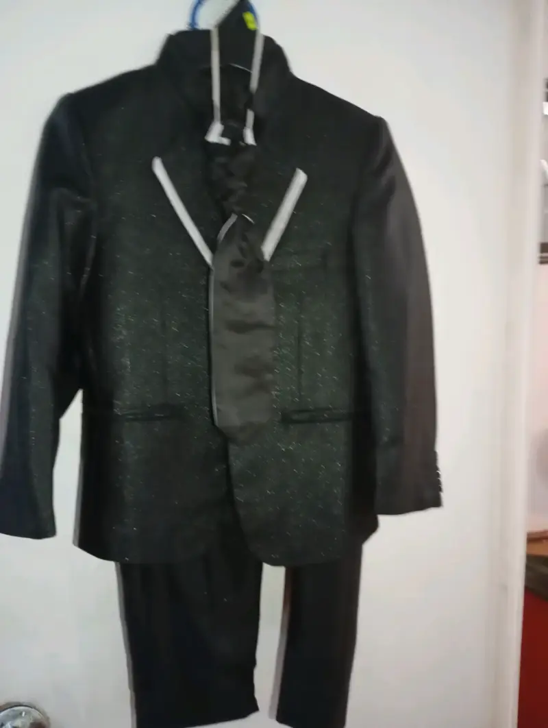Traje niño elegante negro