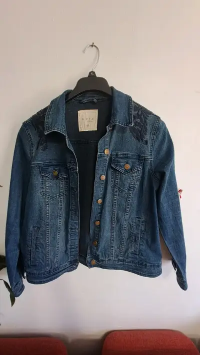 Chaqueta de mezclilla bordada - miniatura 1