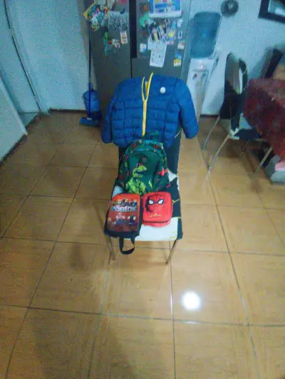 Mochila infantil de dinosaurios - miniatura 1