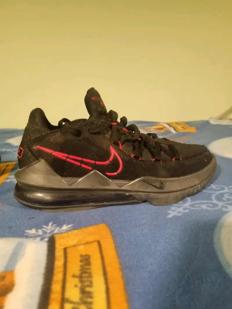 Zapatillas deportivas negras y rojas - 3