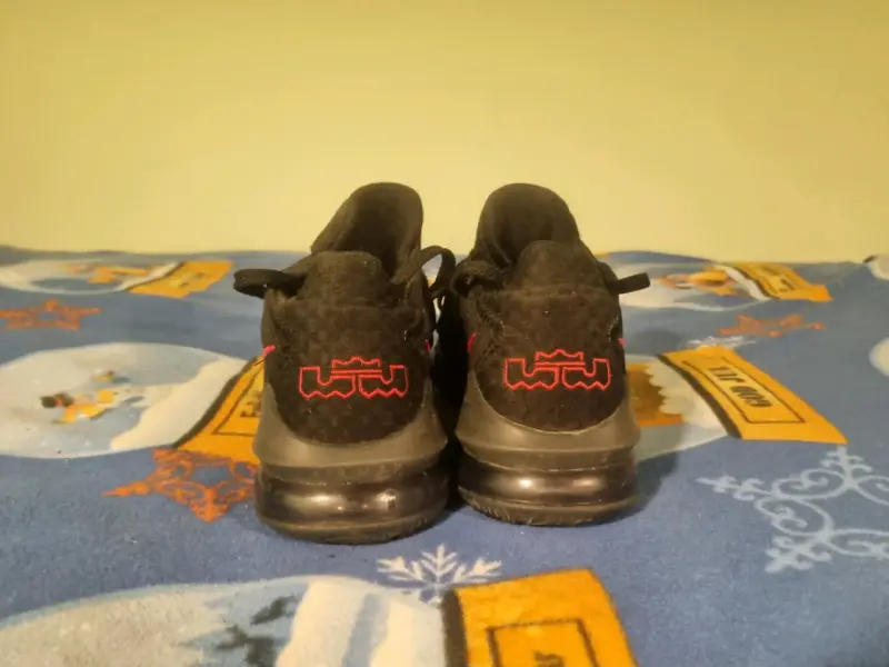 Zapatillas deportivas negras y rojas - 4