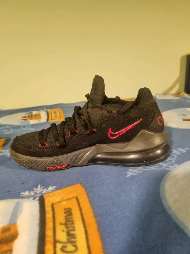 Zapatillas deportivas negras y rojas - 5