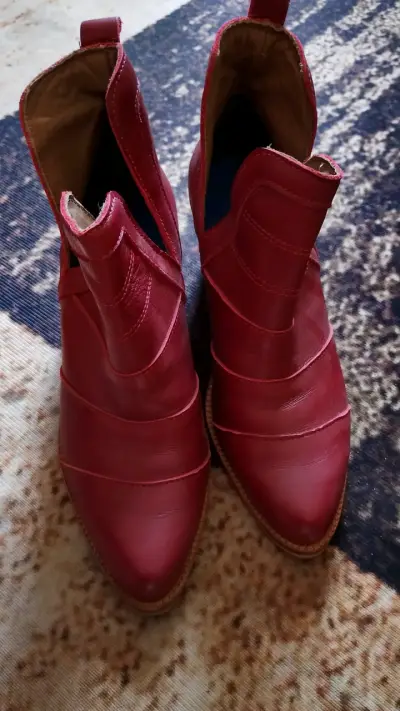 Botines rojos de cuero - miniatura 1