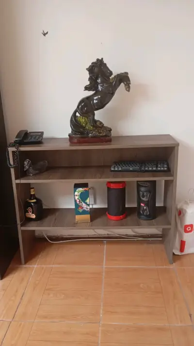 Estante de madera con tres repisas - miniatura 1