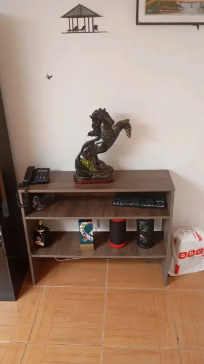 Estante de madera con tres repisas - miniatura 2