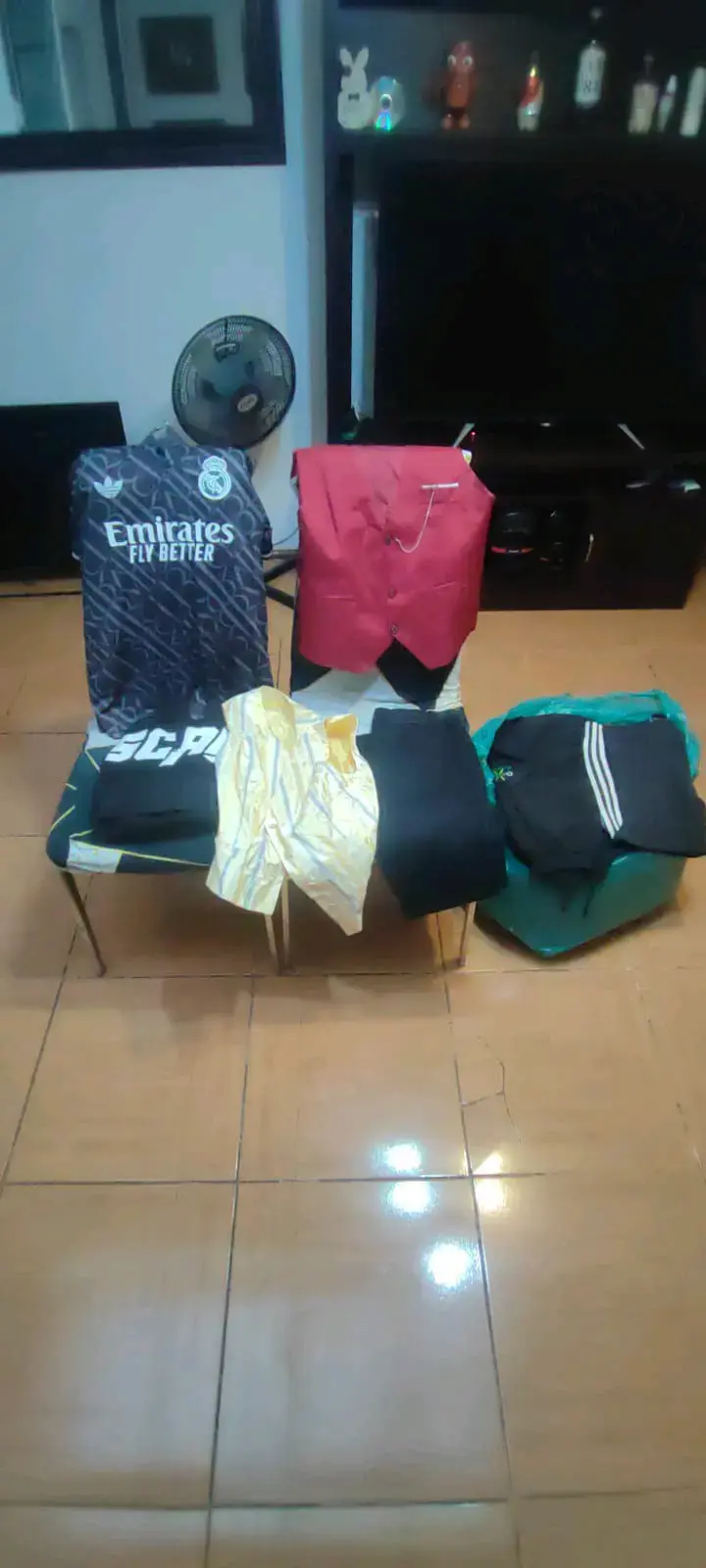 Camisetas deportivas y chaleco - 1