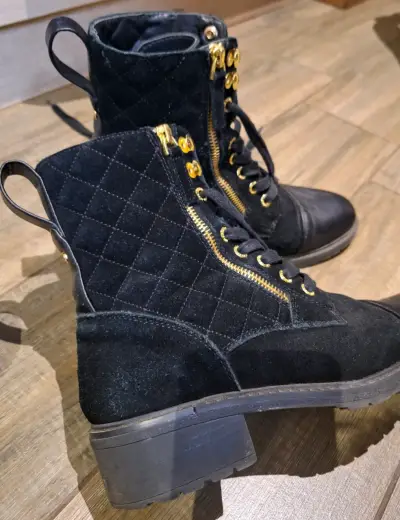 Botines negros con apliques dorados - miniatura 1