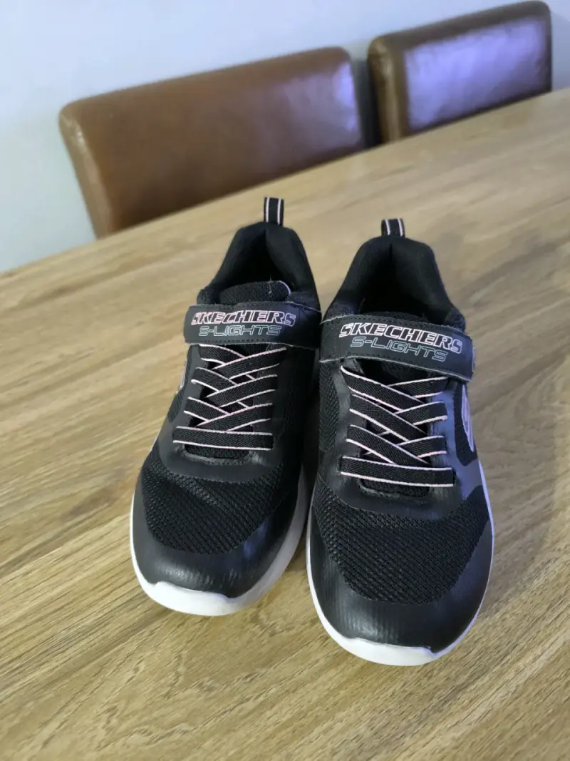 Zapatillas Skechers negras - 1
