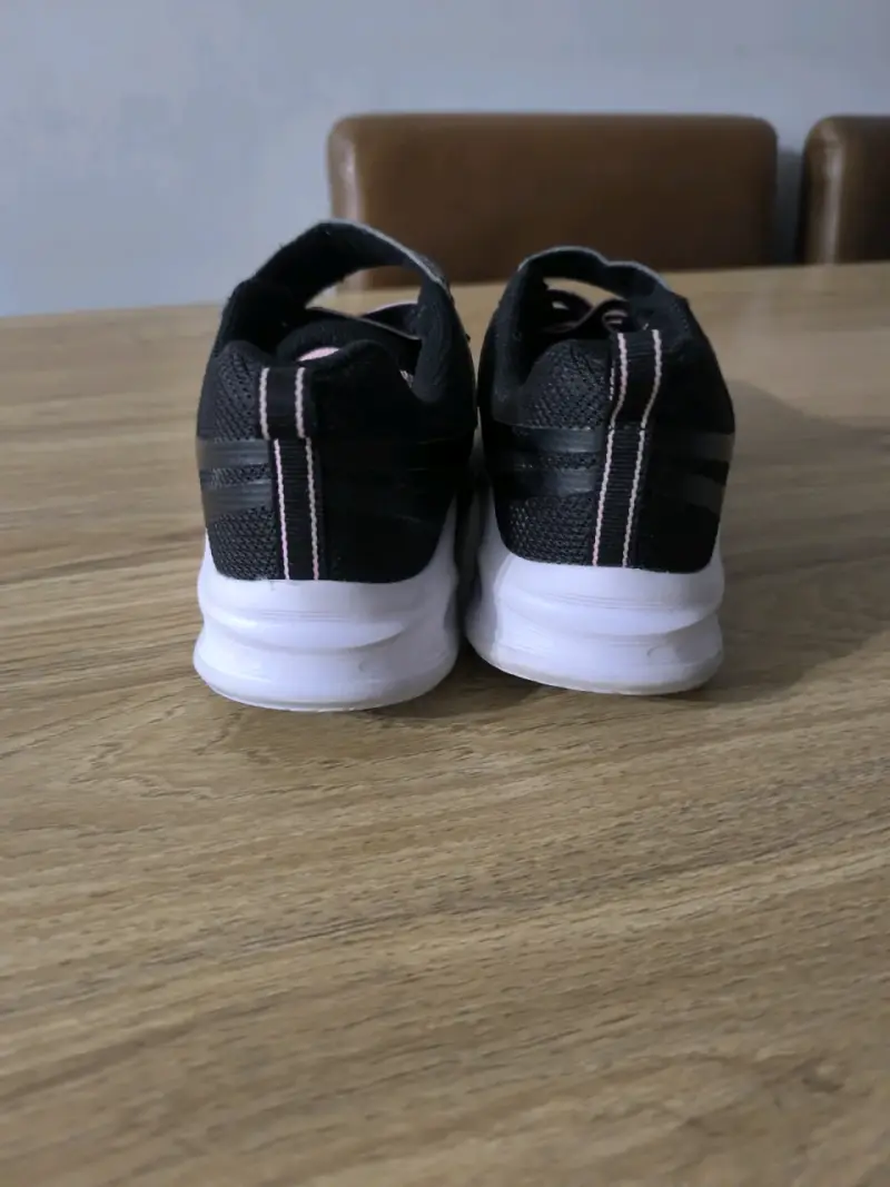 Zapatillas Skechers negras - 4