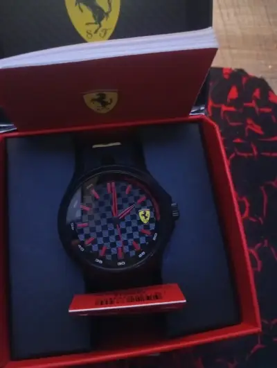 Reloj Ferrari con caja original - miniatura 2