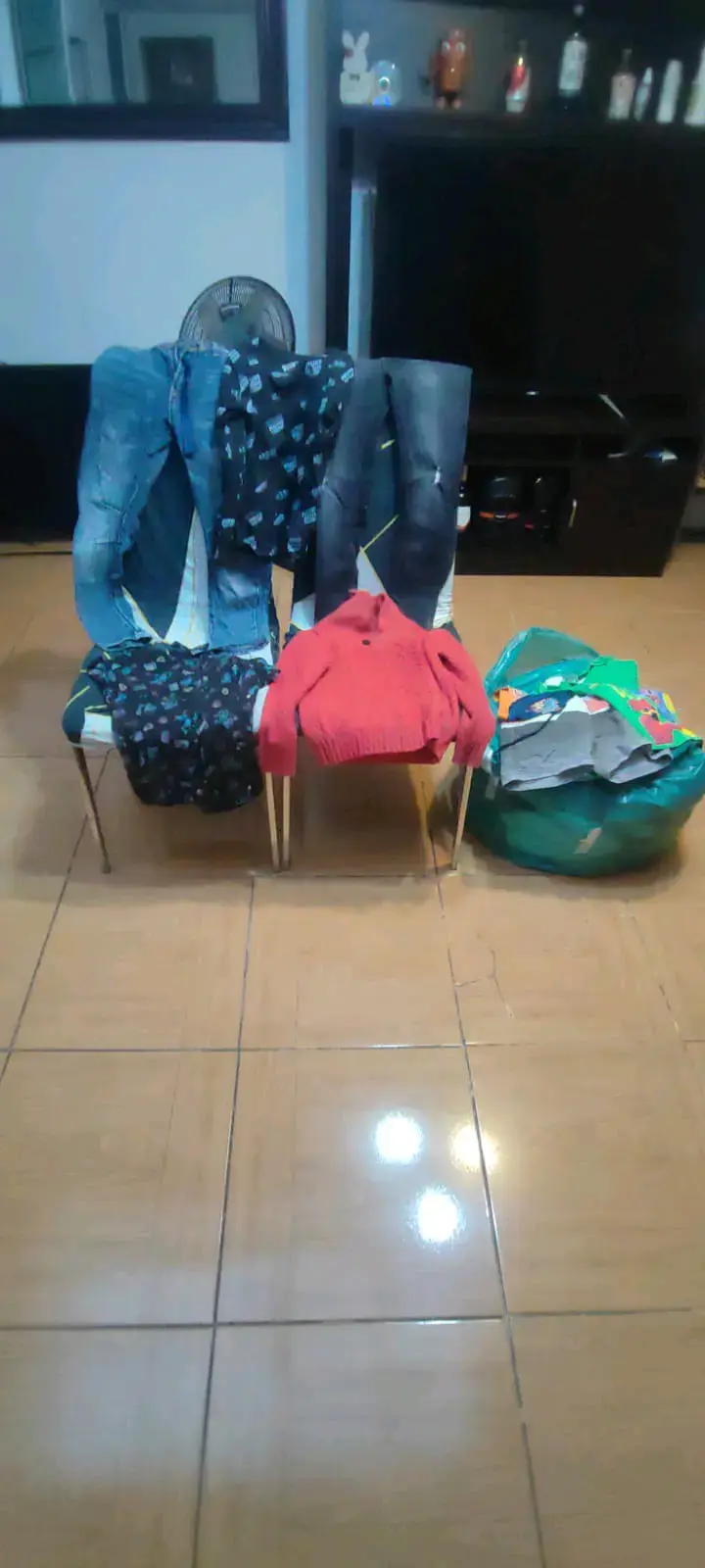 Ropa variada en bolsa - 2