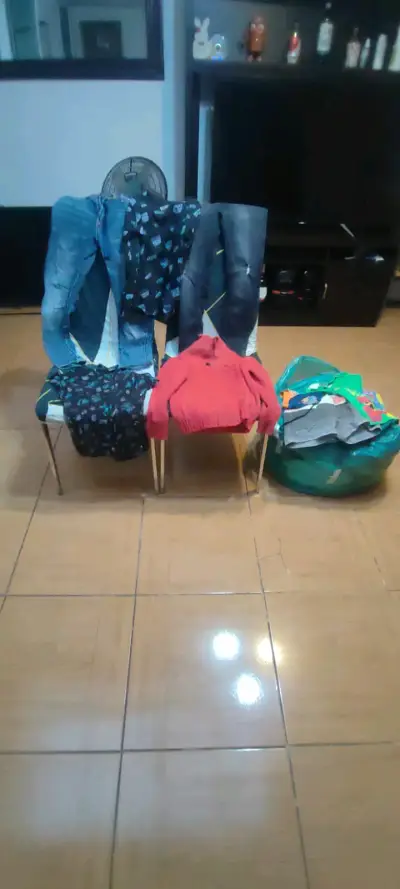 Ropa variada en bolsa - miniatura 2