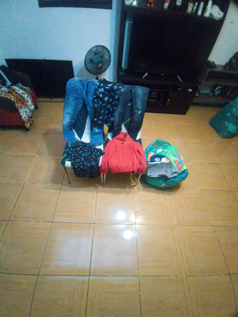 Ropa variada en bolsa - 3