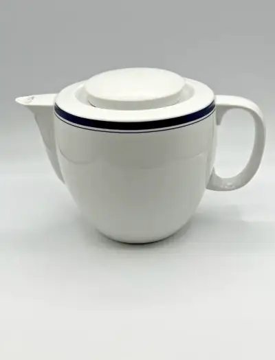 Tetera blanca portuguesa de los años 80 - miniatura 1