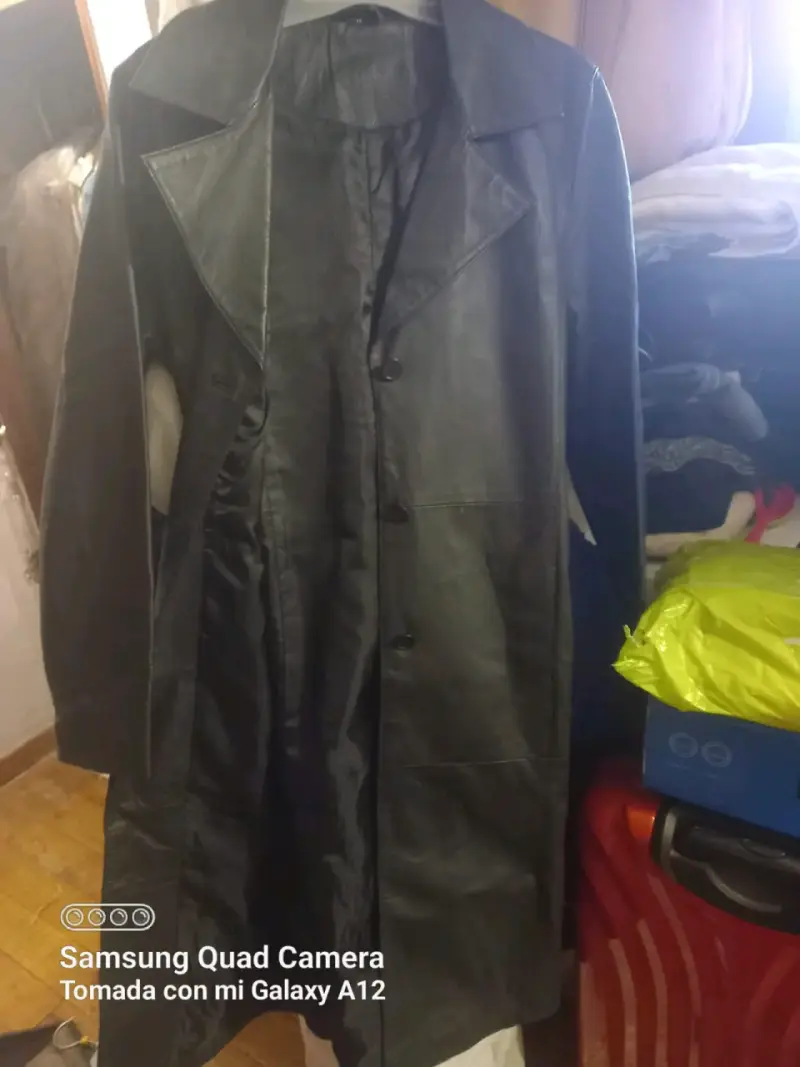 Abrigo negro de cuero sintético - 2
