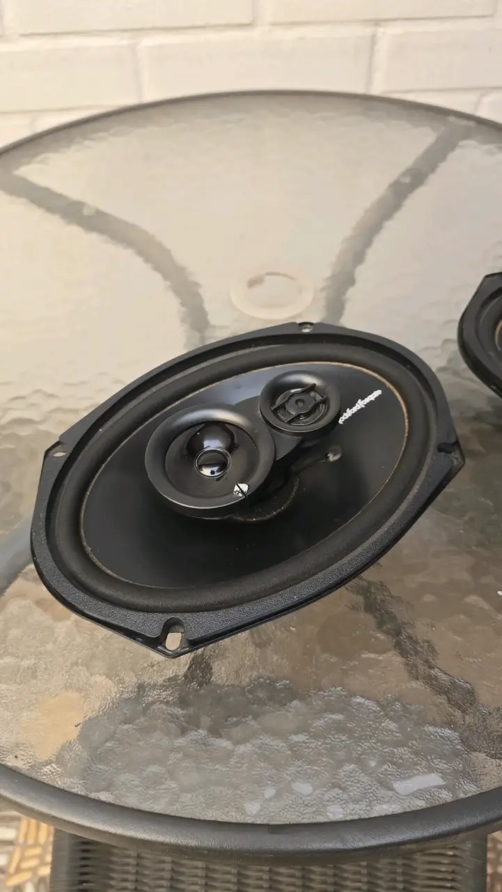 Parlantes Rockford Fosgate de 6x9 pulgadas - 2