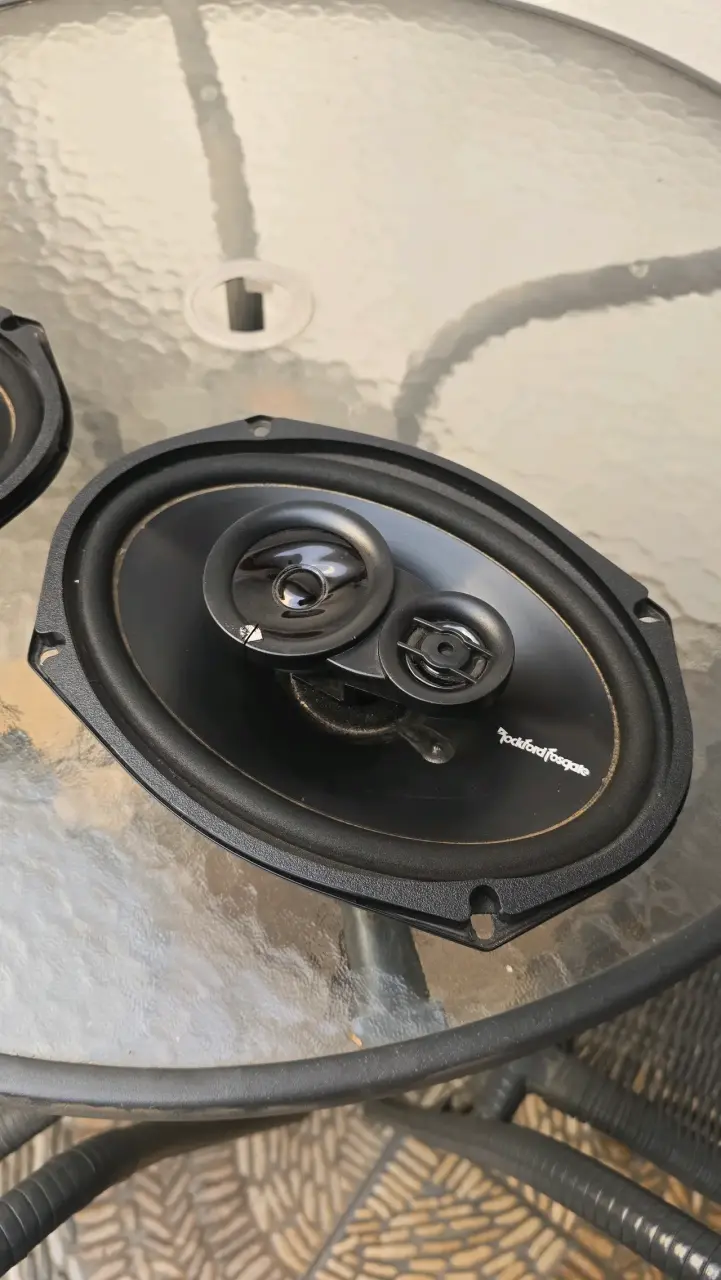 Parlantes Rockford Fosgate de 6x9 pulgadas - 3