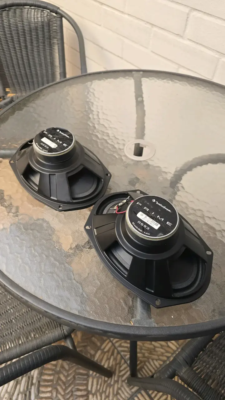 Parlantes Rockford Fosgate de 6x9 pulgadas - 4