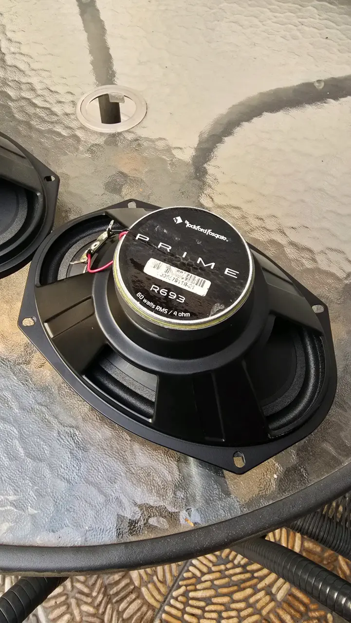 Parlantes Rockford Fosgate de 6x9 pulgadas - 5