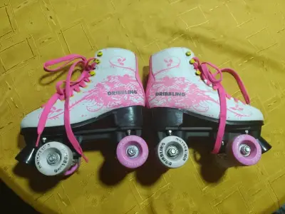 Patines blancos con cordones rosados - miniatura 2