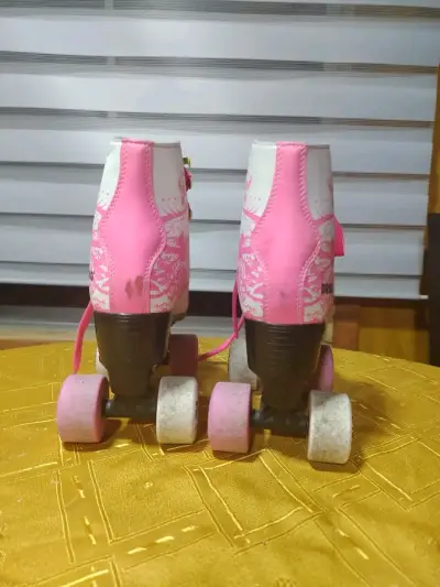 Patines blancos con cordones rosados - miniatura 3