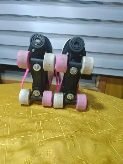 Patines blancos con cordones rosados - miniatura 4